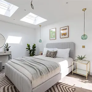 https://charming-new-one-bedroom-house.cambridgehotelsuk.com
